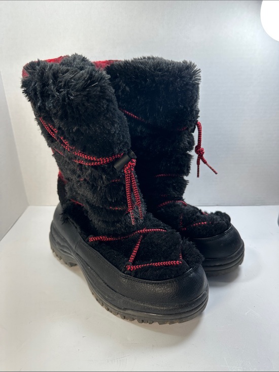 Muk Luks Shoes - Muk Luks Women’s Snow Boots Black Red Faux-Fur Plaid